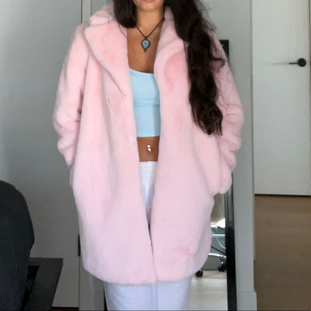 BOGO 50% OFF Pink Fluffy Coat❄️🫧